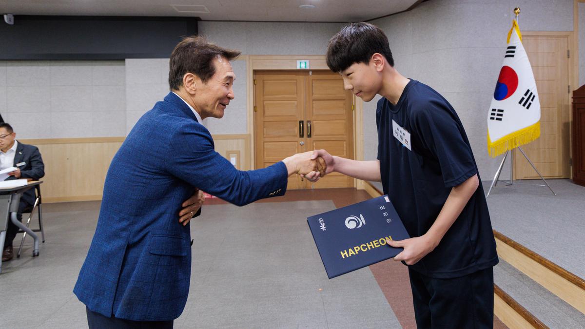 합천군인재육성재단 2026년 장학증서 수여식