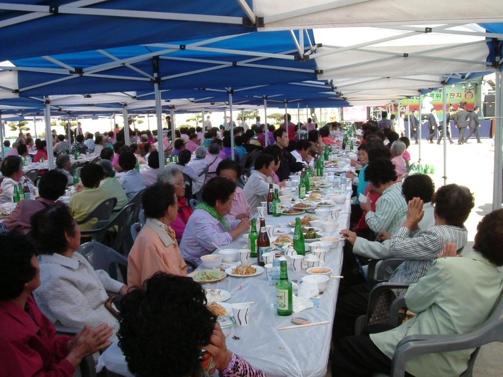 2011년 가회면 노인잔치 사진입니다.