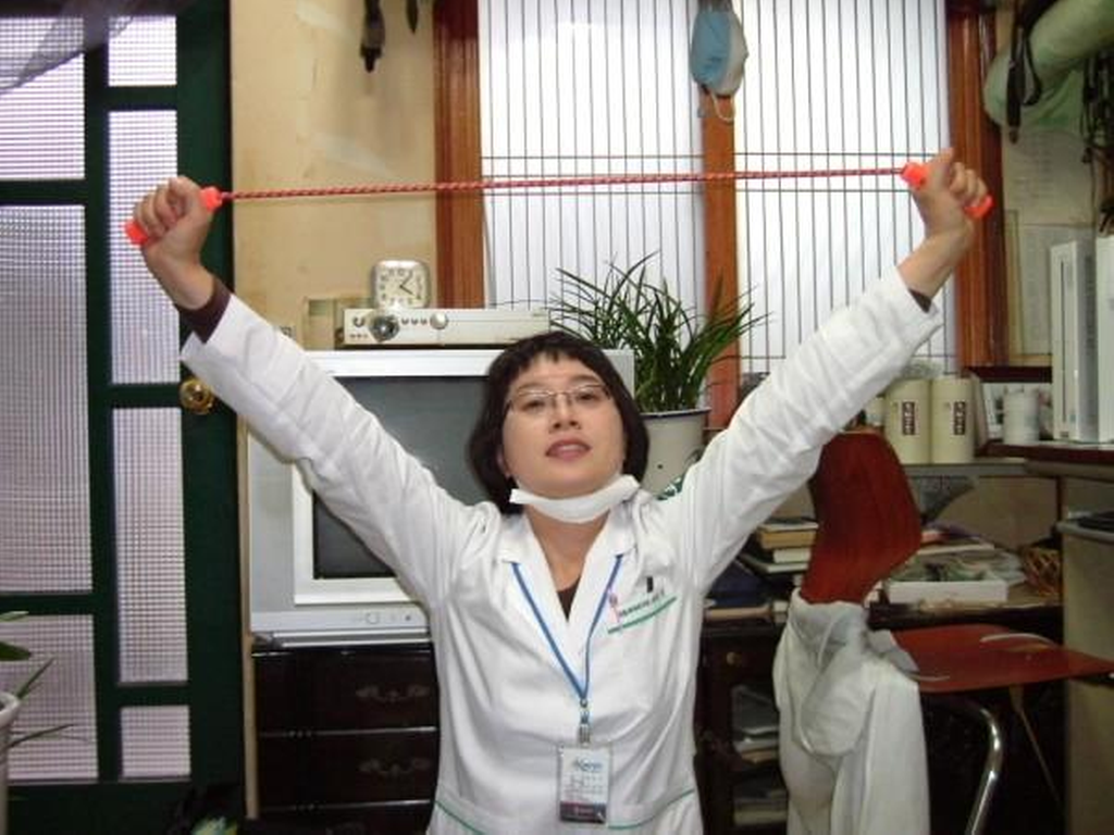 어느 여름날 다정하게 운동좀 하라는 사진 입니다.