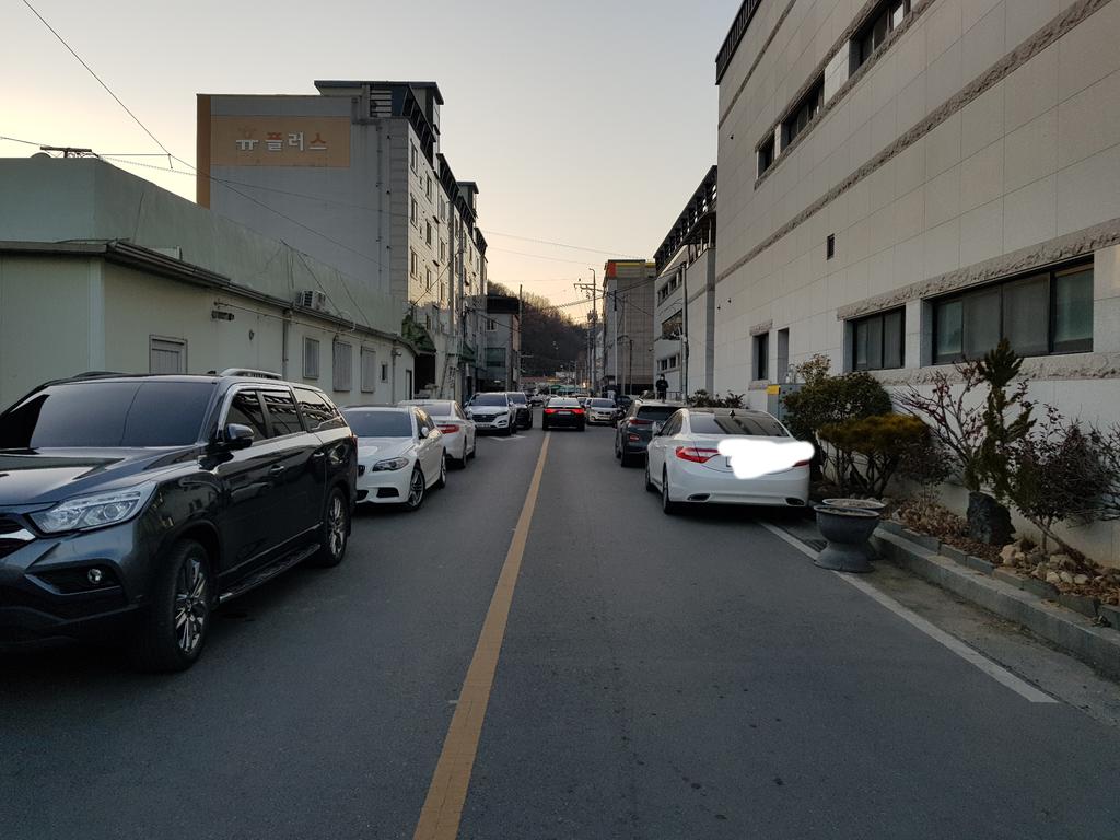 휴랜드 목욕탕 앞 불법 주차