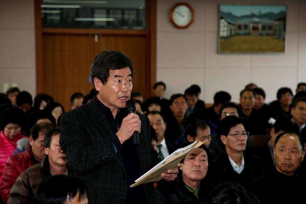 군민과 소통하여 하나된 2013년 읍면정보고회의 모습