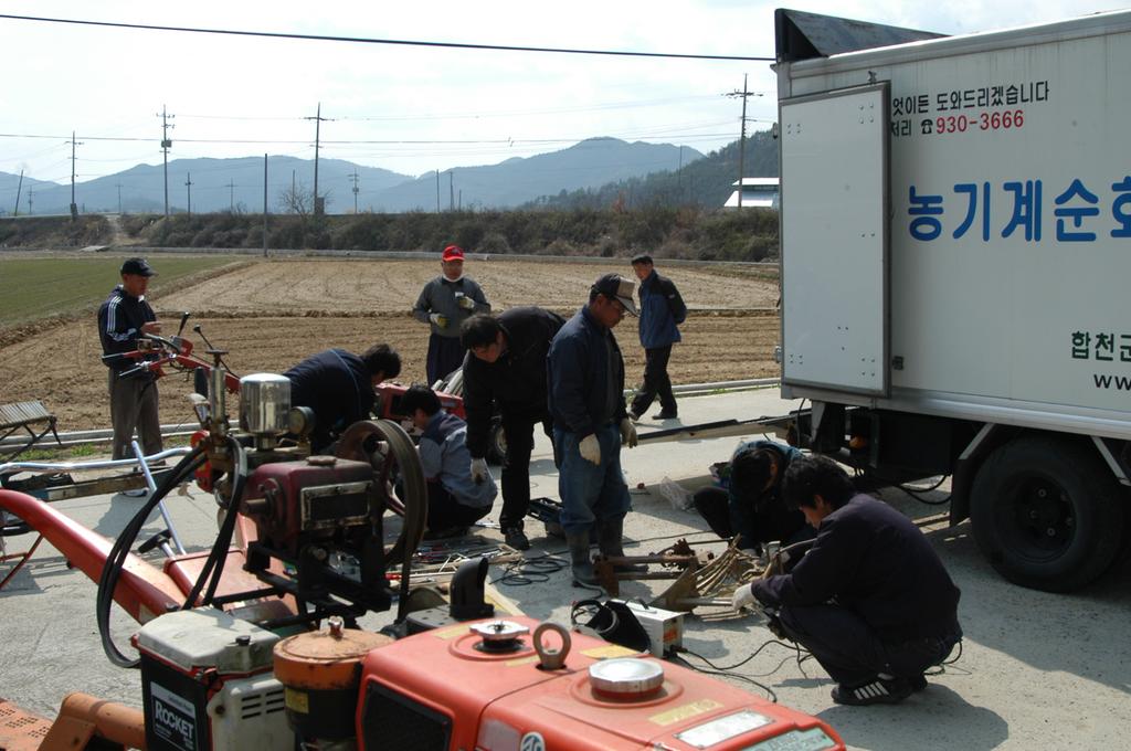 찾아가는 농기계순회교육을 하는 모습 1