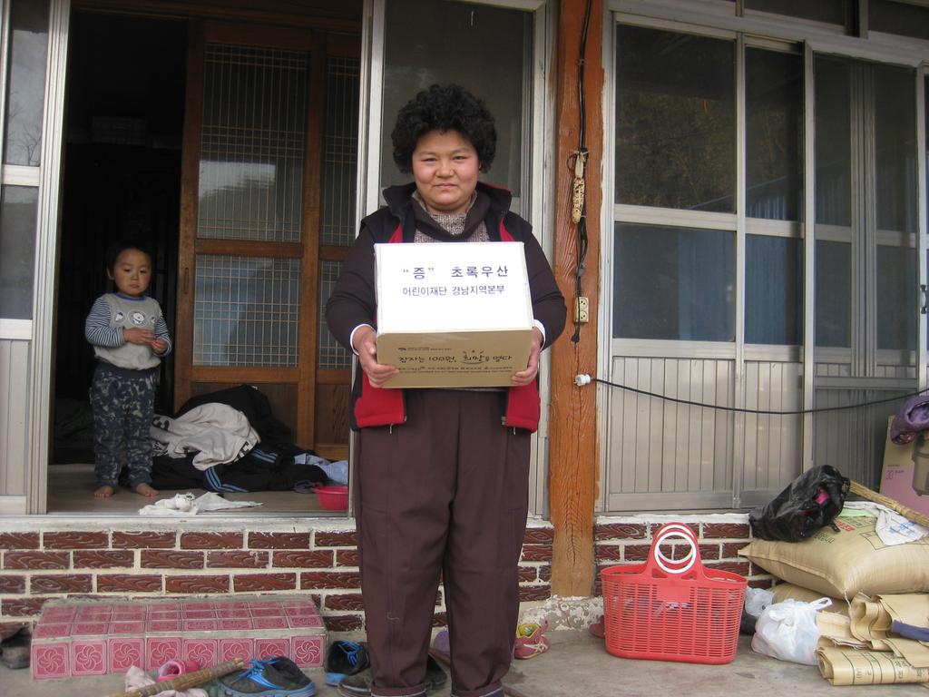   화재가구에 온정 잇따라