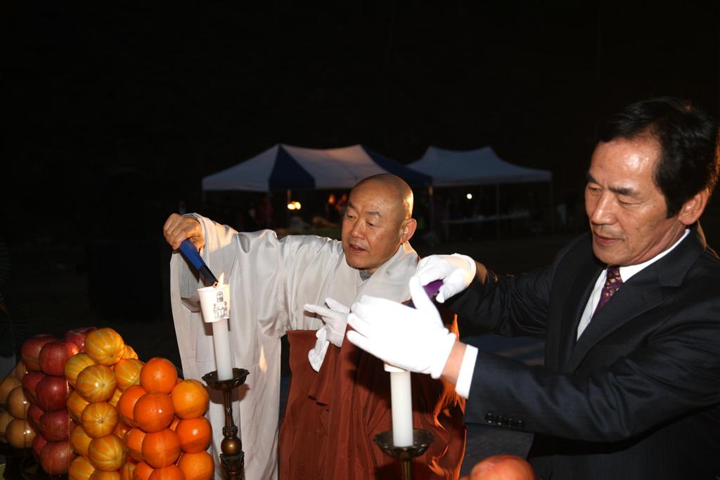 합천군 불기 2557년 자비 광명 평화의 탑 점등식 열려 -