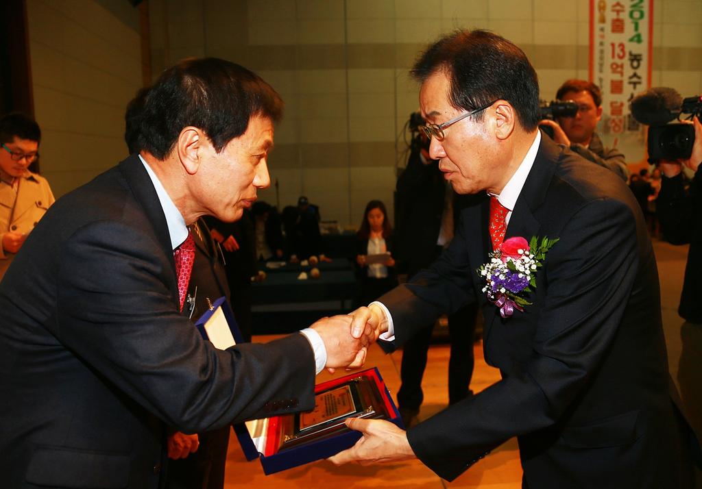 합천군 농산물 수출분야 수출탑 수상