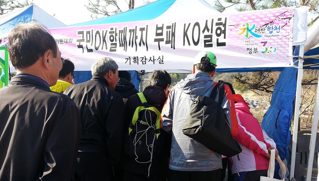 벚꽃마라톤 홍보부스 뜨거운 인기 