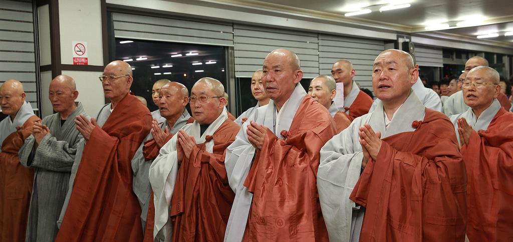 합천군 불교연합회 불기 2558년 자비 광명 평화의 탑 점등식 열려 