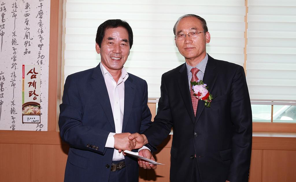 권정석 초계면장, 교육발전기금 1백만원 기탁