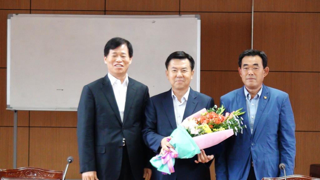 공로패 전달식 가져