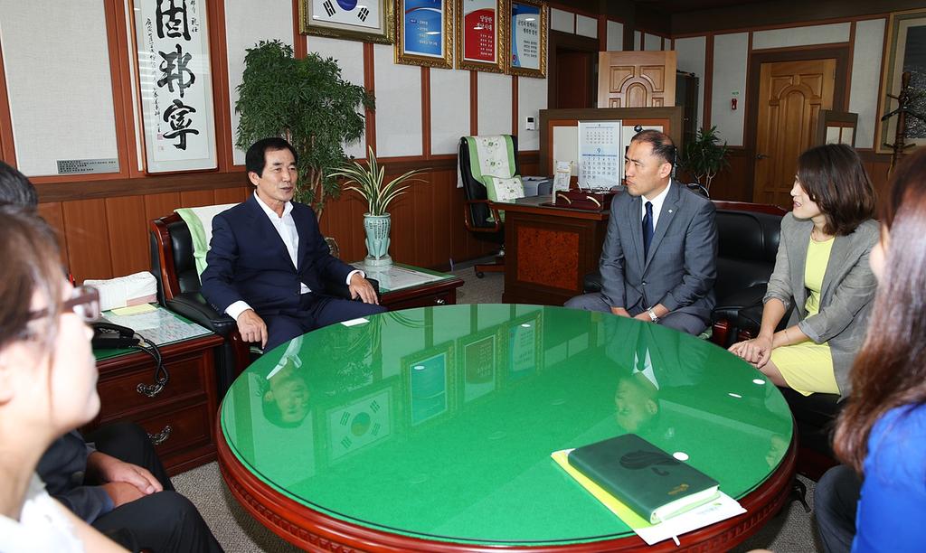 “사랑의 리퀘스트”모금액 전달