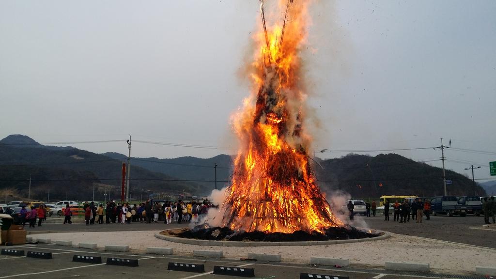 쌍책면 정월대보름 달집태우기로 면민 안녕 기원