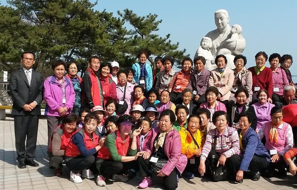 용주면자원봉사회 어르신 봄놀이 효도관광 실시