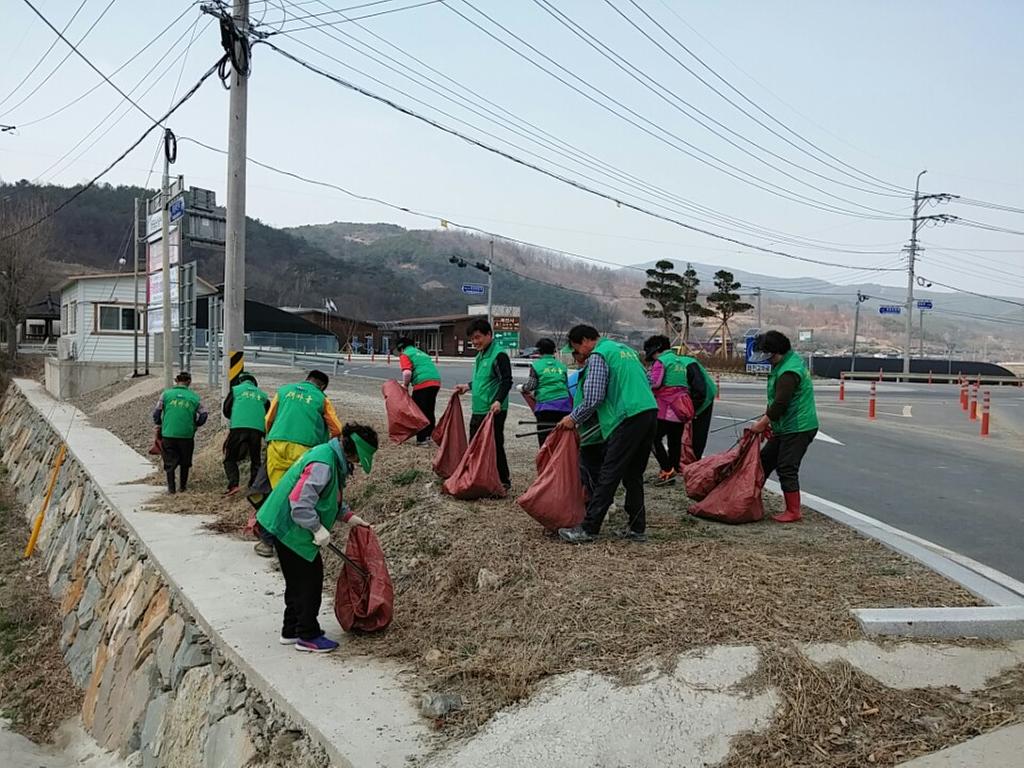쌍책면 새마을협의회 봄맞이 환경정화활동 실시