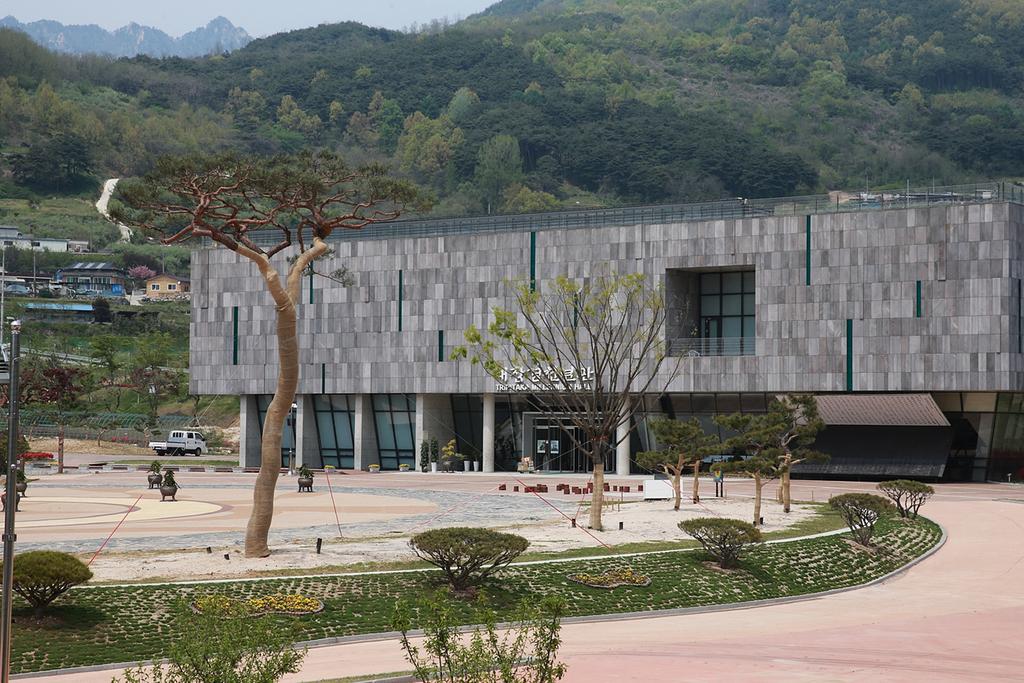 헌수 운동으로 새롭게 단장한 대장경테마파크