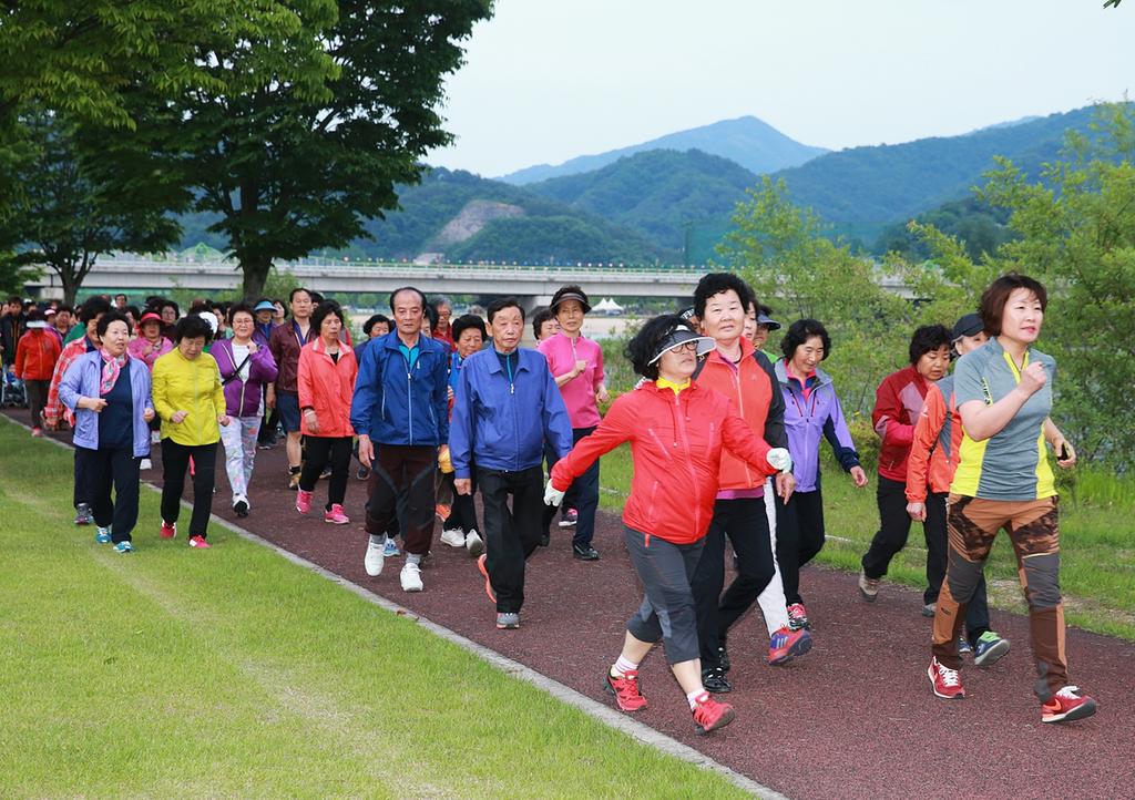 힘찬 걸음으로 올 여름 더위를 이겨내자! 