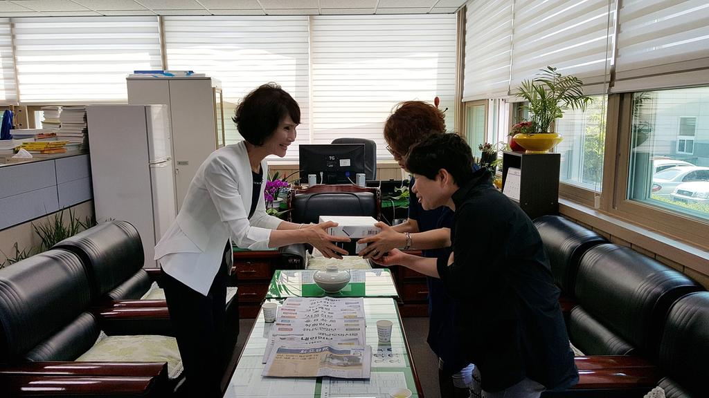 합천군, 이미용봉사단에 이미용기기세트 전달