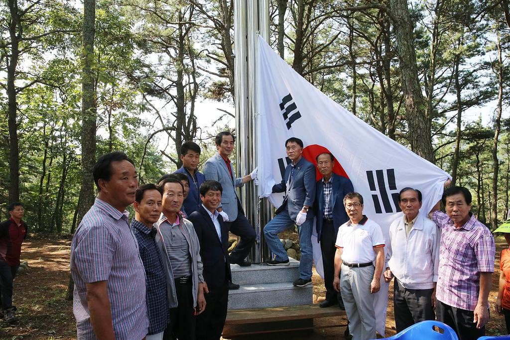 합천군, 가회면 똥매산 전쟁격전지 태극기 휘날려