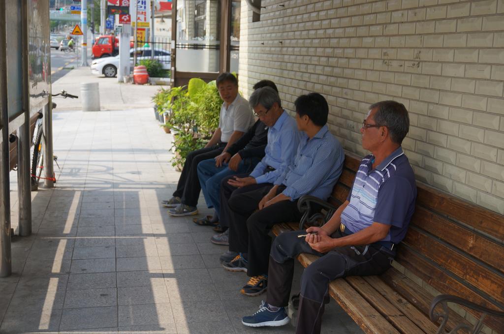 작은 휴식공간, 어르신 거리 쉼터 조성