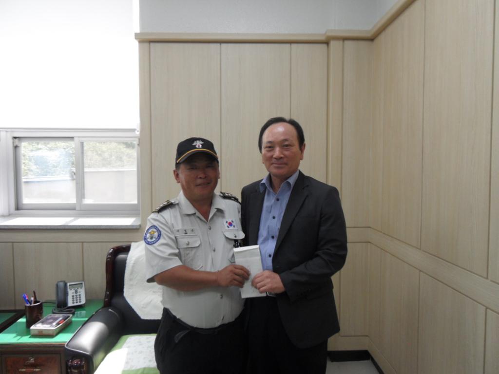 청덕면 자율방범대(대장 이성근) 이웃돕기 성금 기탁