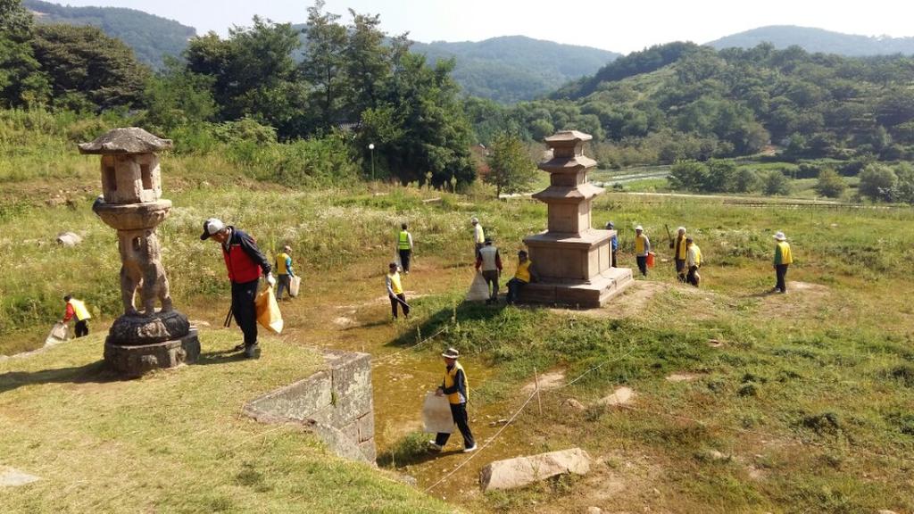 가회면노인회, 영암사지 환경 정화활동 실시