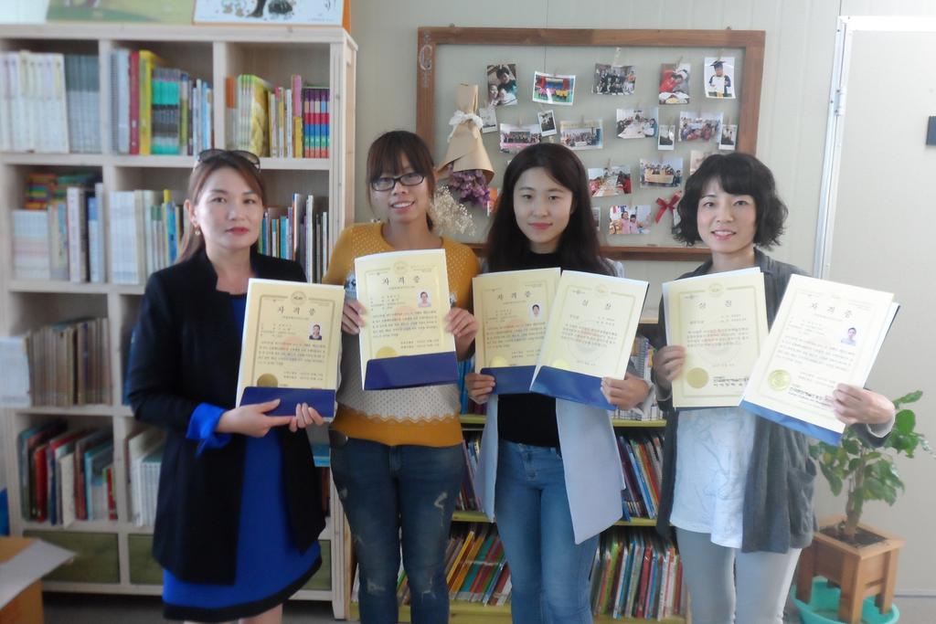 여성결혼이민자에 POP 2급 자격증 전달식 가져