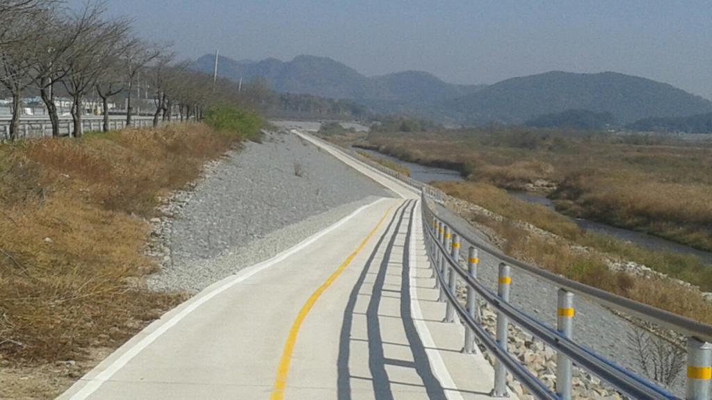 황강 물길 따라 자전거를 달려 영상테마파크까지