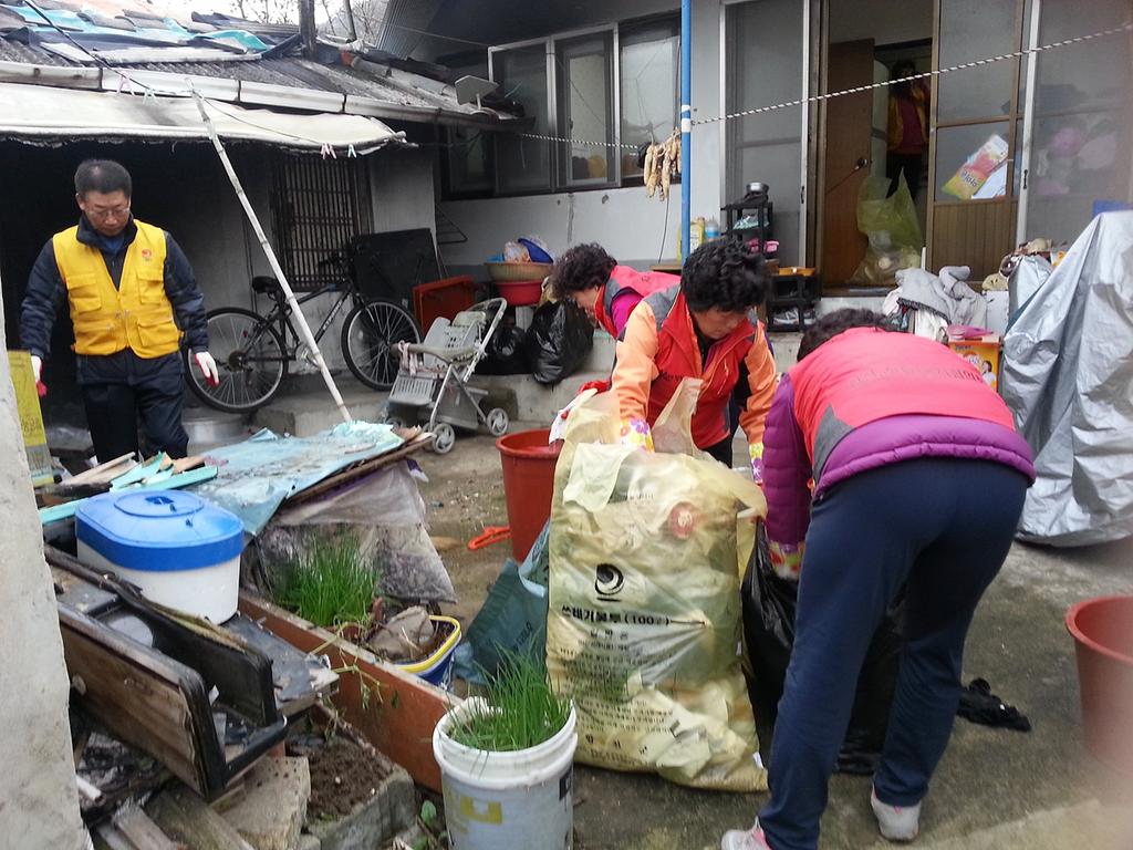 야로면자원봉사회 조손가정 청소봉사활동 실시