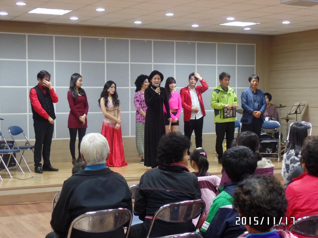 한국문화예술국제교류협회와 가회면민이 함께하는 화합의 늦가을 밤