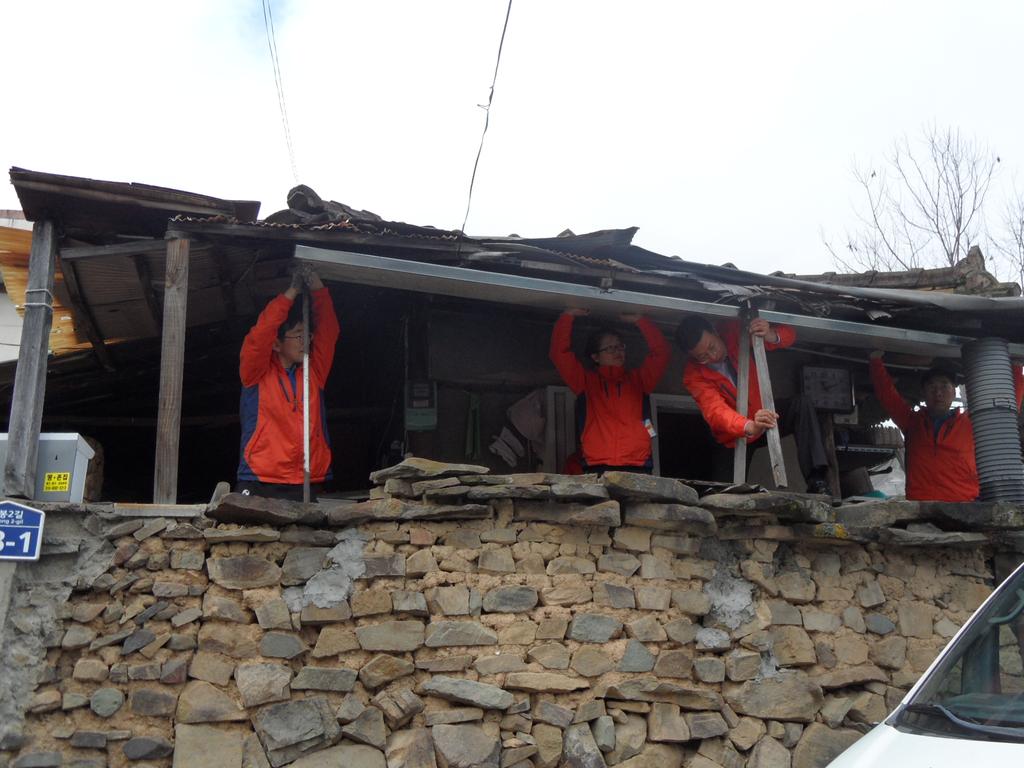 청덕면, 독거노인 가구 지붕수리 봉사활동 실시