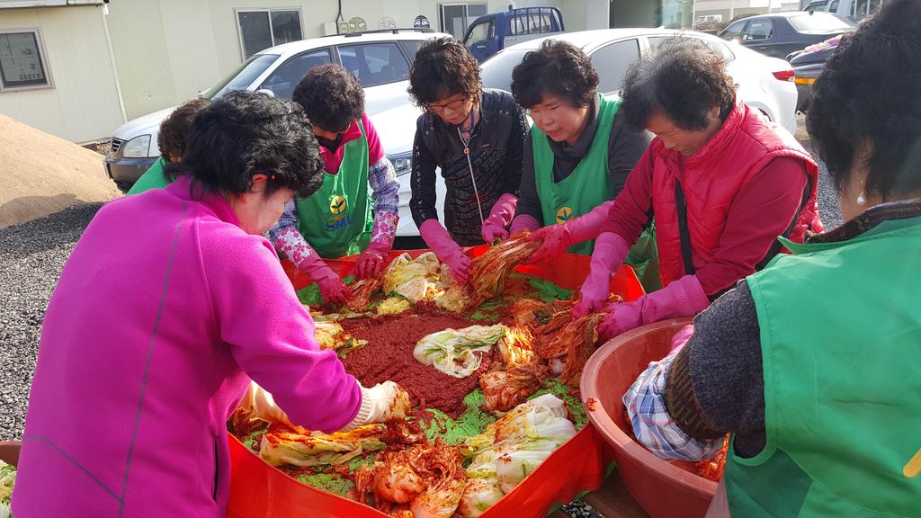 덕곡면 새마을협의회·부녀회 김장 담그기 행사