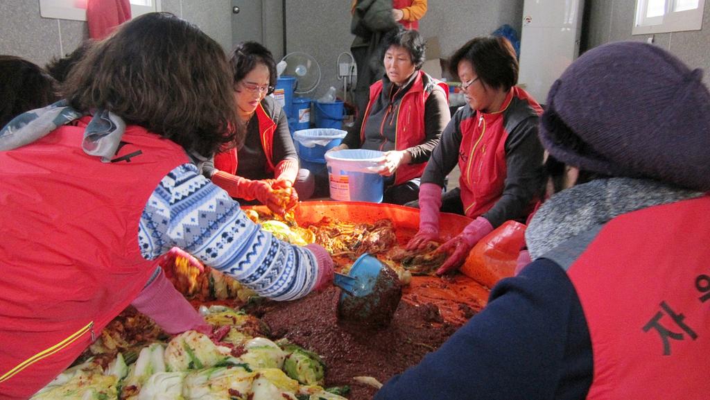 용주면자원봉사회 이웃사랑 김장나누기 봉사 펼쳐 