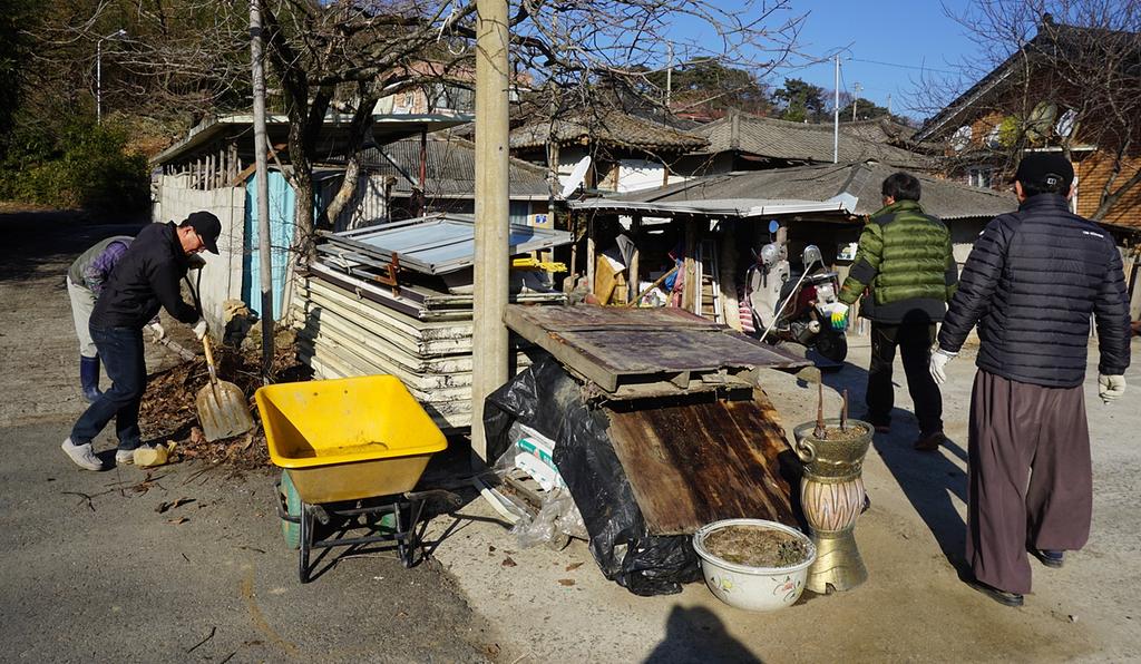 가회면  설맞이 ‘우리마을’대청소 실시