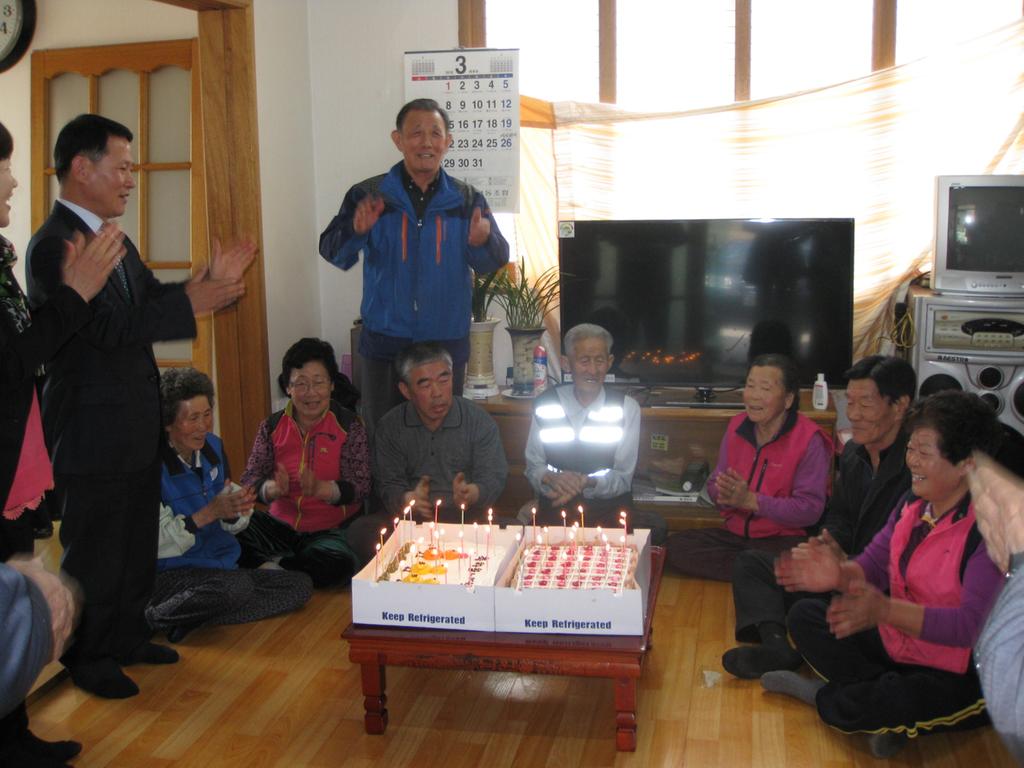 청덕면 정동경로당 합동생신잔치 개최