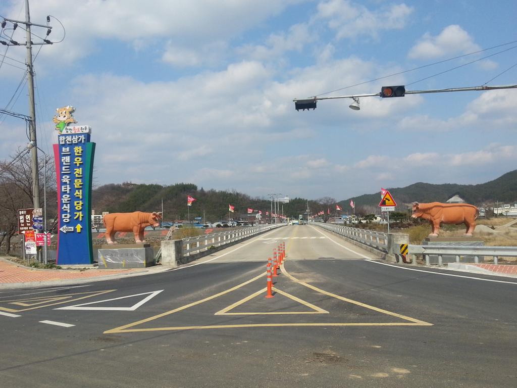 삼가면 한우동상 봄옷입고 새출발!