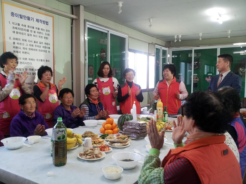 덕곡면 저소득 독거노인 생일상 찾아드리기 행사