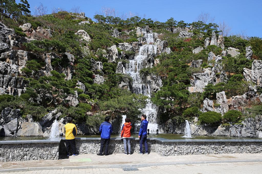 합천 대장경테마파크 국내 최대 규모 인공폭포 개장