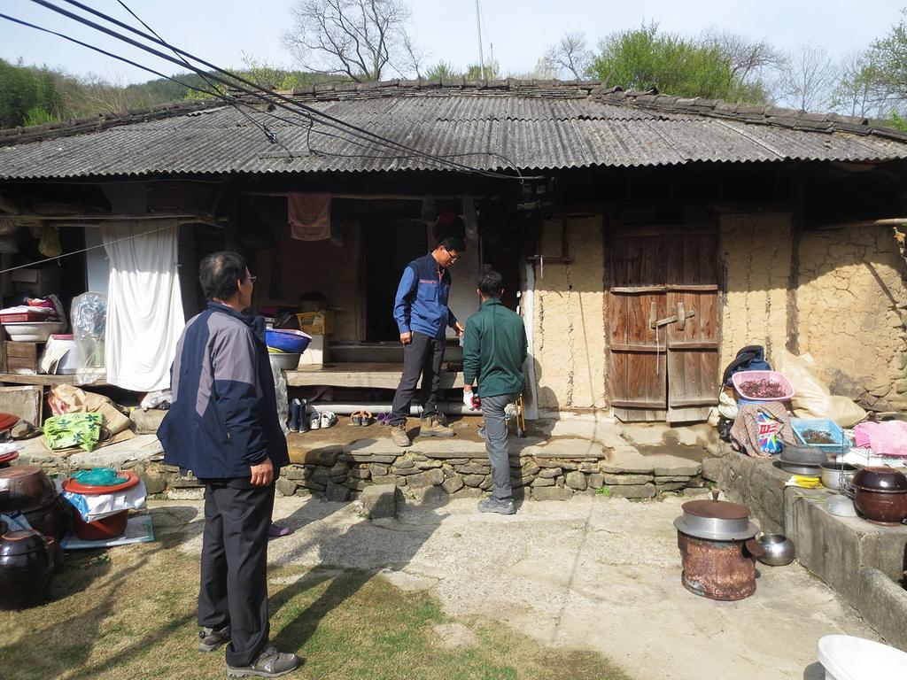 합천군, (주)황기전기와 마주손잡고 독거노인가구 전기안점검검 실시 