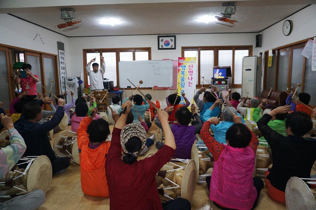 황매산 아래 울리는 장구소리 