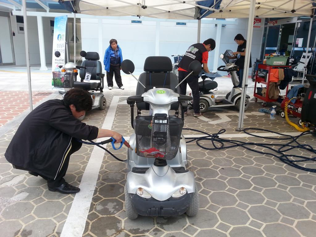 합천군,  쾌적하고 안전한 휠체어 운행에 앞장 서…