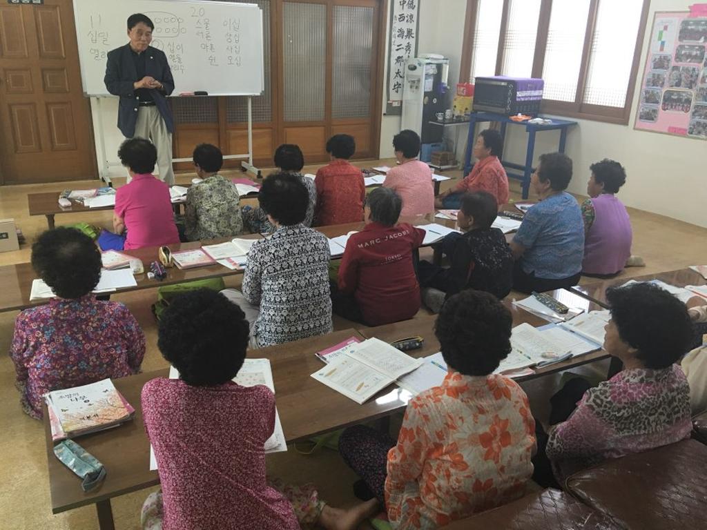 허종홍 군의장, 가회면 성인문해교실 방문 격려