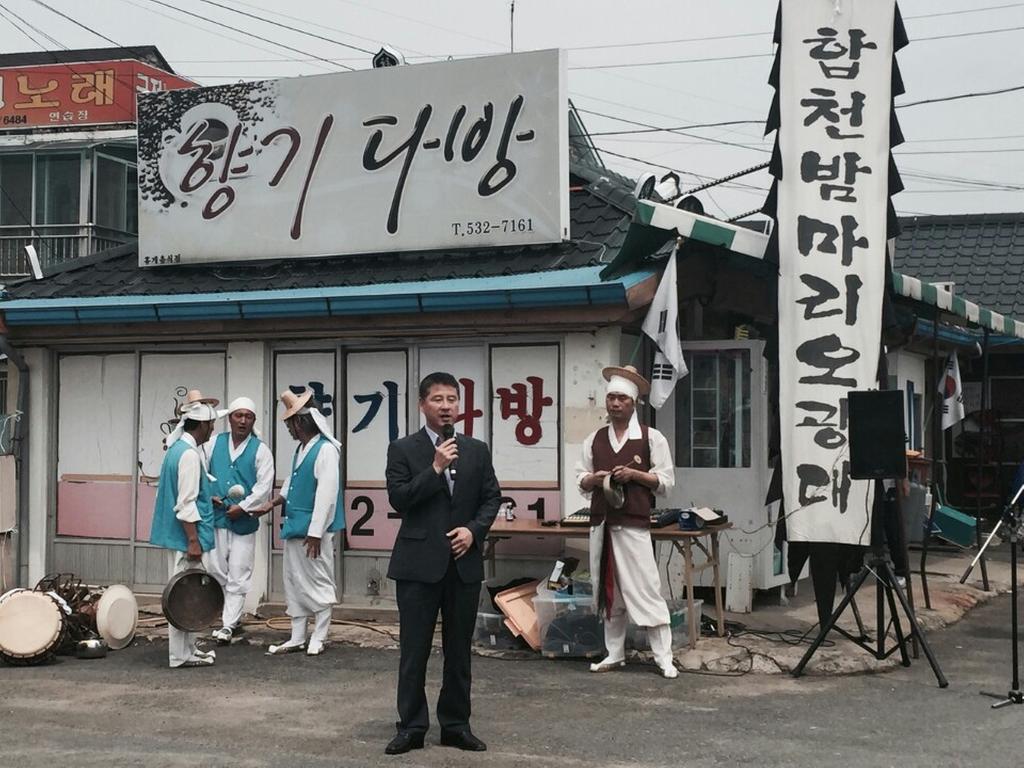 전통시장서‘덕곡면 밤마리 오광대탈춤’펼쳐 져