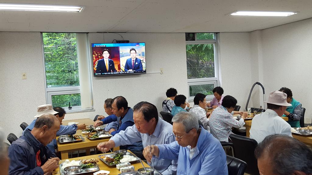 봉산면장 김기수 효나눔 급식소에 TV기증