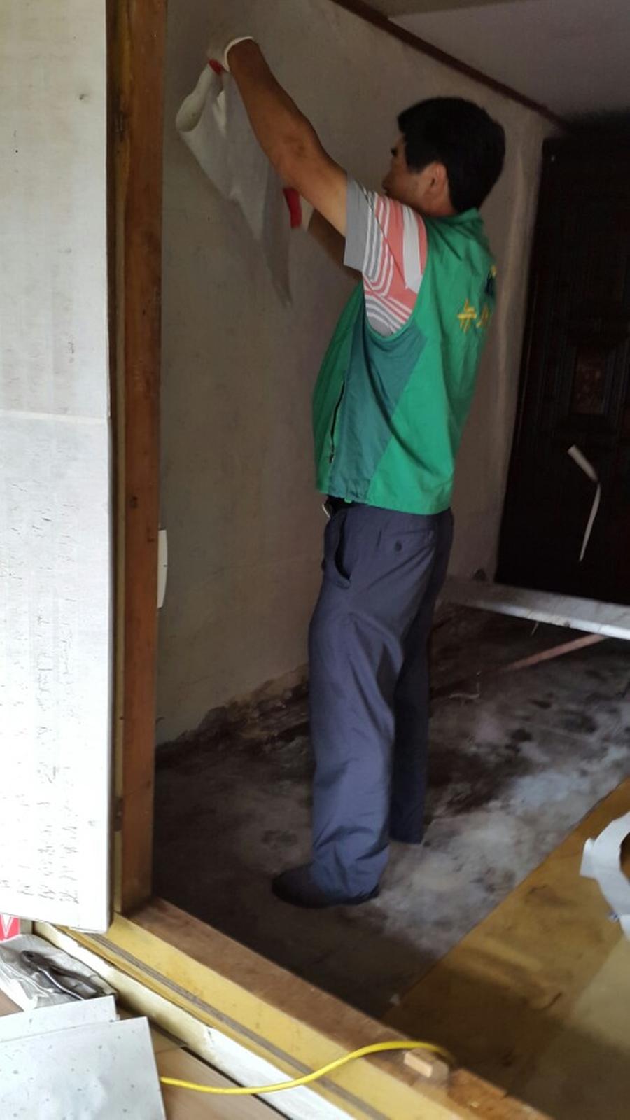 덕곡면 새마을협의회 사랑의 집 고치기 실시