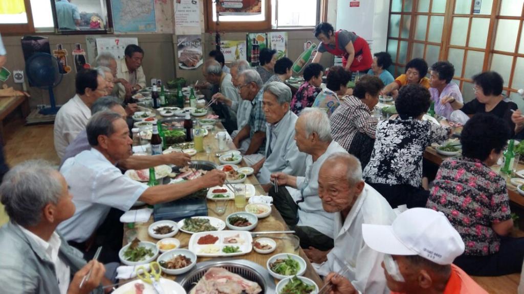한준열 야로면 매촌2구 이장, 경로당 어르신 점심식사 대접