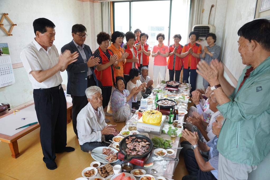 가회면 독거노인 생신상 차려주기 행사 열어