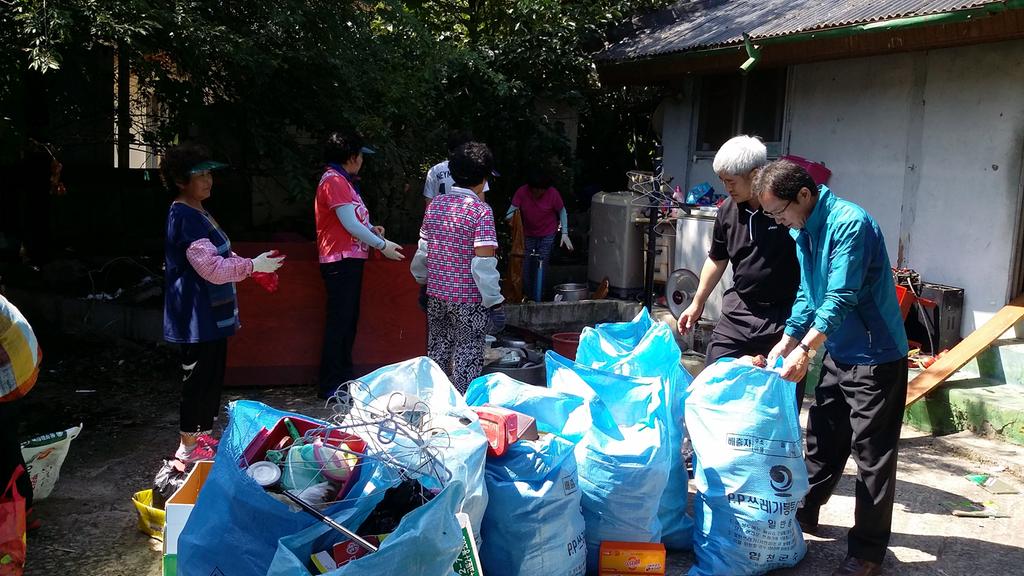 대양면 자원봉사회 저소득가정 청소봉사 실시