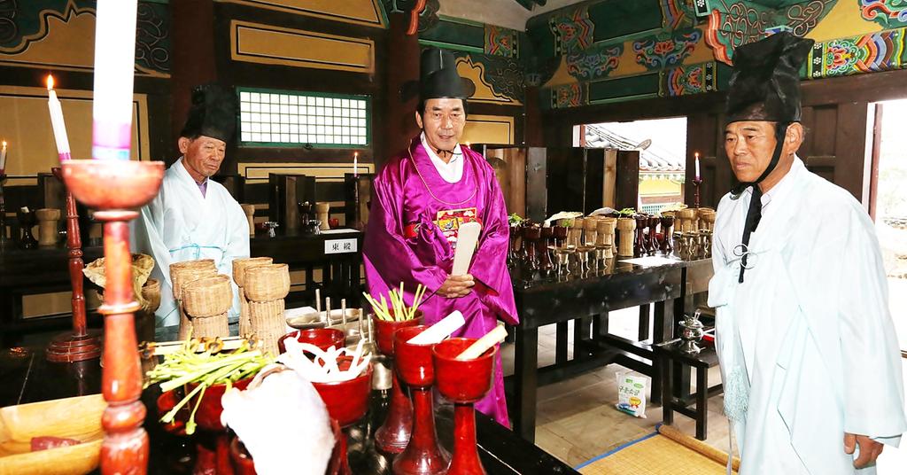 합천군 향교 추향제례 일제 봉행