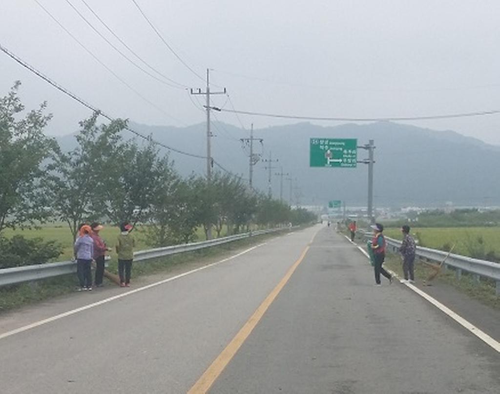 적중면 새마을 협의회 추석맞이 대청소 실시