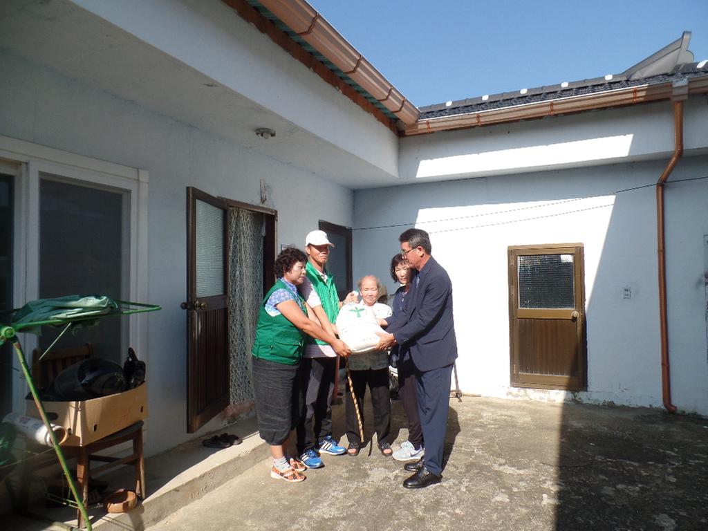 대병면 새마을협의회 어려운 세대 지역나눔 쌀 전달