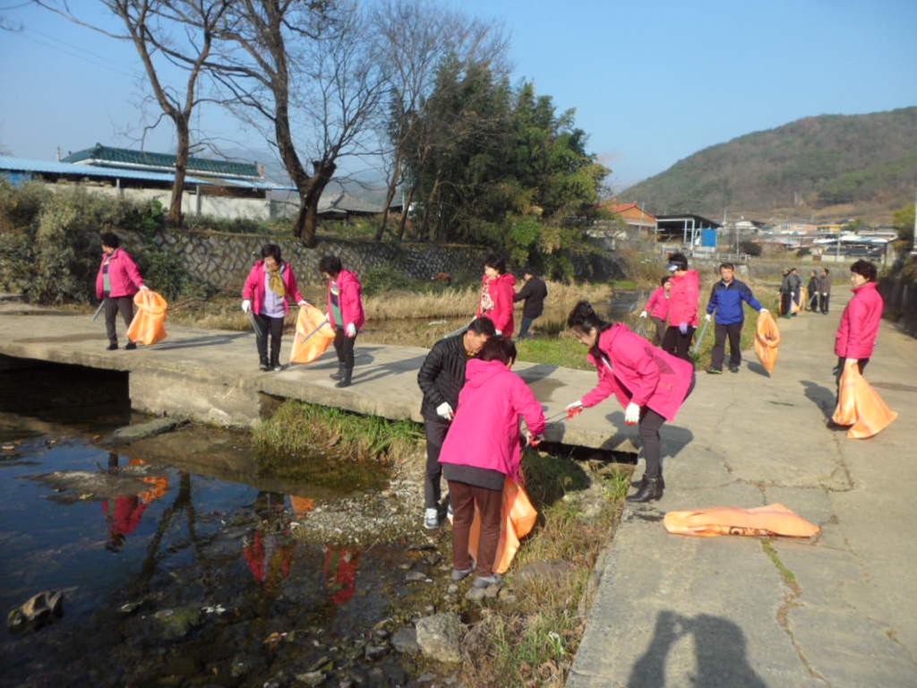 「우리 동네 하천은 우리 손으로 깨끗이」